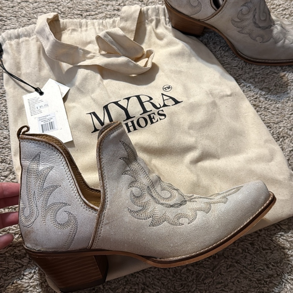 Myra Bag Women's Cream Ankle Boots